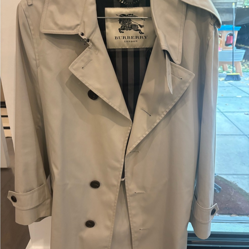 Burberry Men's Classic Tan Trench Coat - close to pristine condition